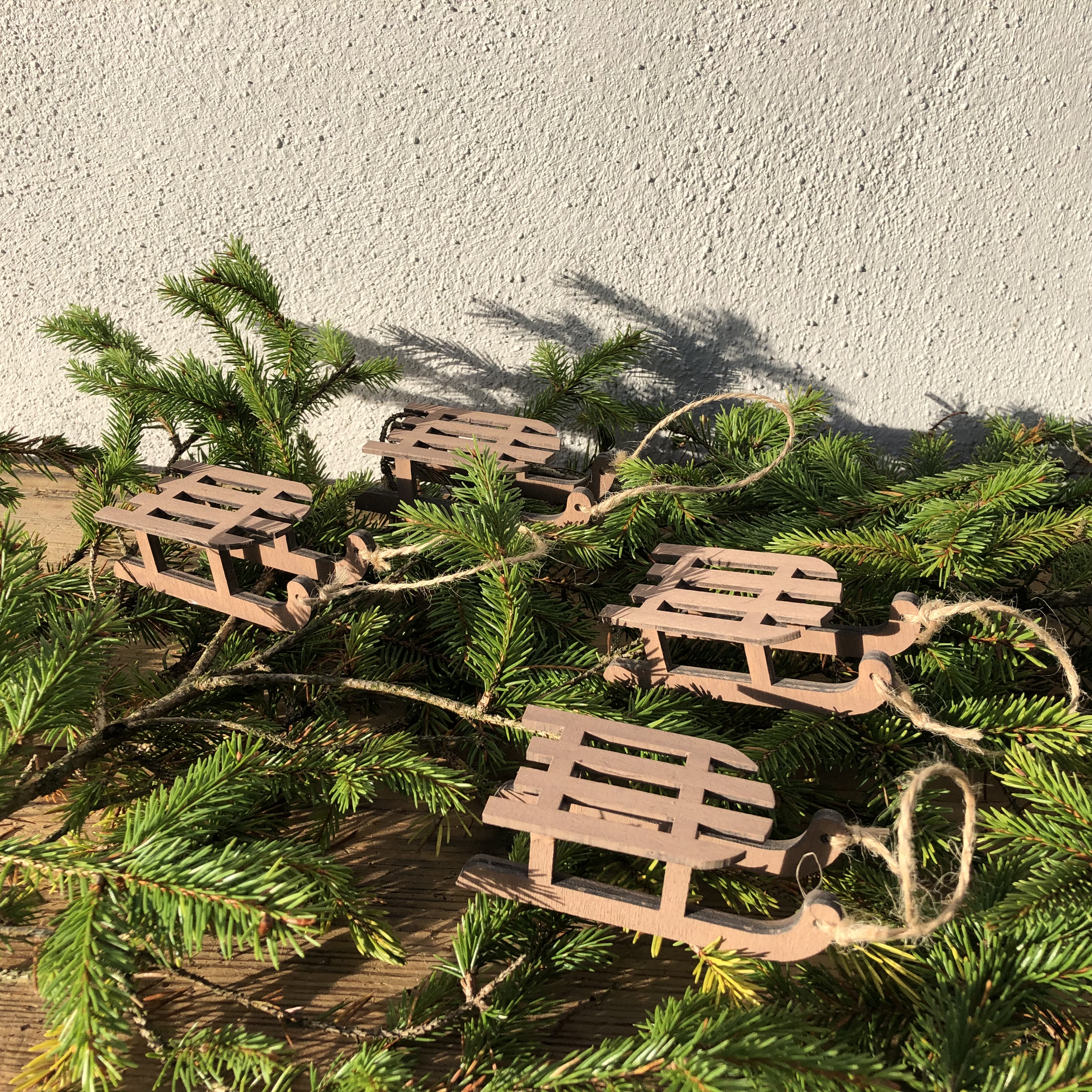 4 x Holzschlitten mit Juteschnur zum Hängen oder Stellen L 9 cm