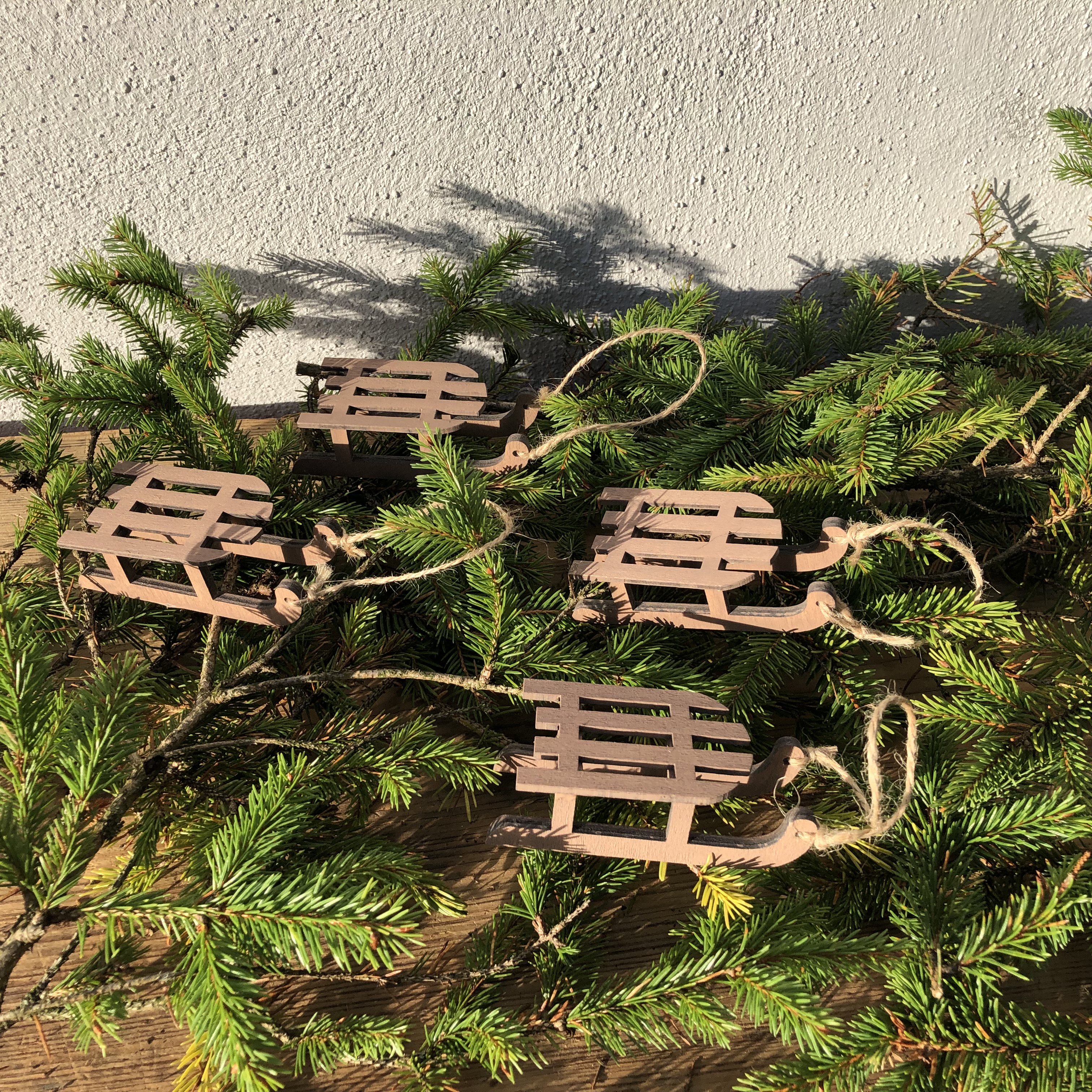 4 x Holzschlitten mit Juteschnur zum Hängen oder Stellen L 9 cm