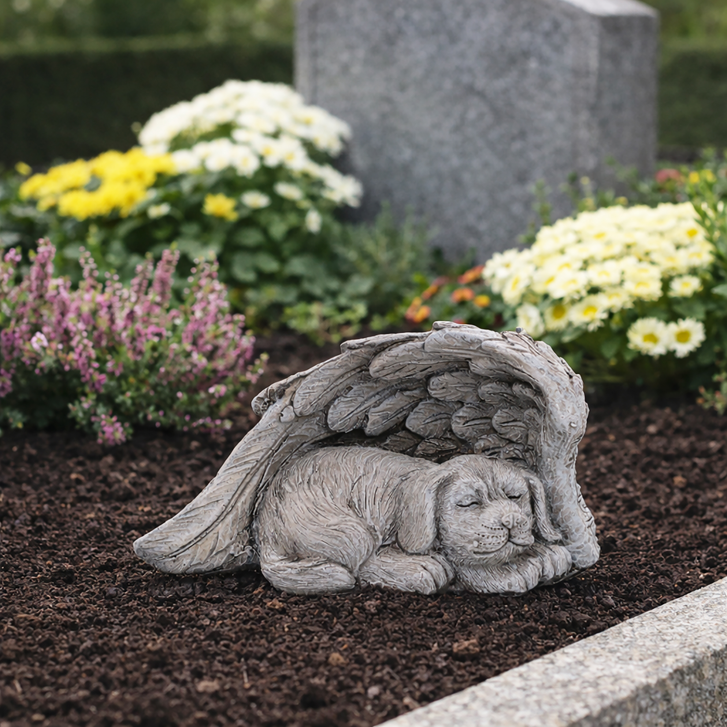 Grabdeko Hund mit Flügeln - wetterfeste Gedenkfigur aus Polyresin 14 x 6,5 cm