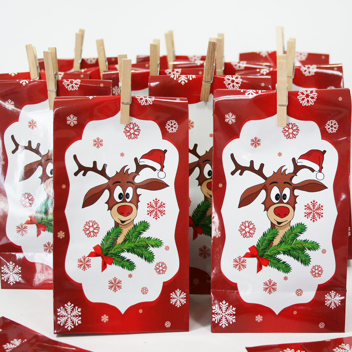 Adventskalender Didi mit 24 Tüten und 24 Mini-Holzklammern