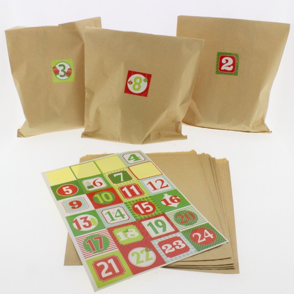 DIY Adventskalender mit 24 braunen Beuteln und Zahlensticker von 1-24