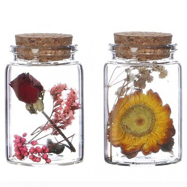 Trockenblumen im Glas mit Korken