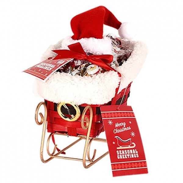 Weihnachtschlitten mit Mütze und Schokopralinen