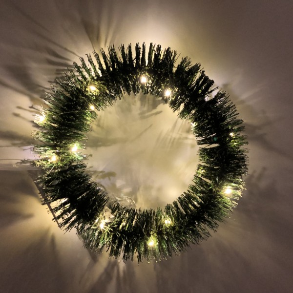 Kranz zum Hängen Ø 30 cm mit 20 LED´s in warmweiss zum Hängen
